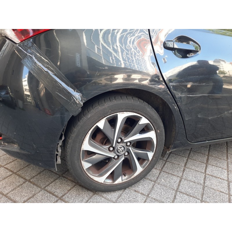 TOYOTA AURIS TOURING SPORTS Hybride 136h Dynamic UNIQUEMENT POUR VTC ET PRO