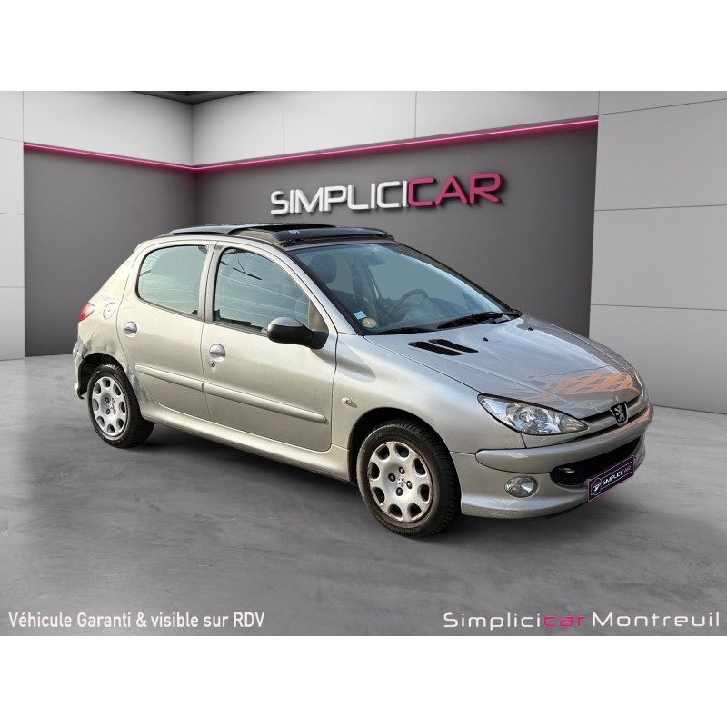 PEUGEOT 206 1.4e 16V Style/toit ouvrant/suivi, historique complet/garantie 12 mois