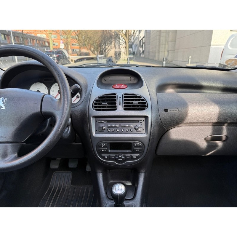 PEUGEOT 206 1.4e 16V Style/toit ouvrant/suivi, historique complet/garantie 12 mois