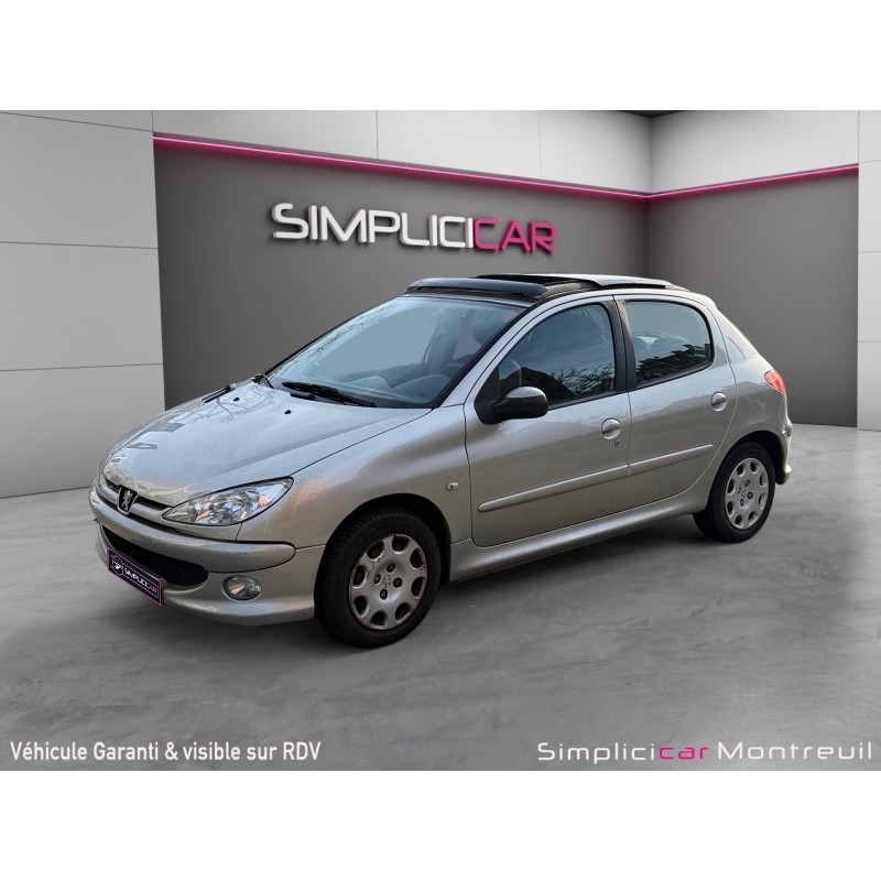 PEUGEOT 206 1.4e 16V Style/toit ouvrant/suivi, historique complet/garantie 12 mois