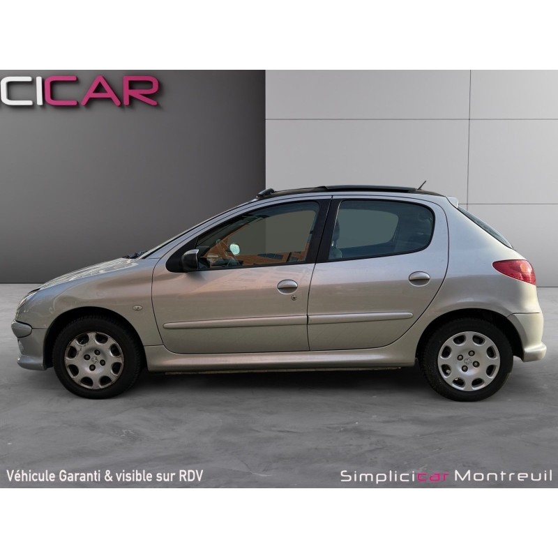 PEUGEOT 206 1.4e 16V Style/toit ouvrant/suivi, historique complet/garantie 12 mois