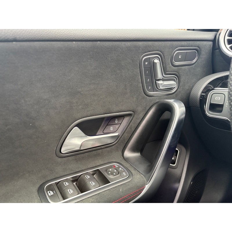 MERCEDES CLASSE A 250 e 8G-DCT AMG Line 1ere main suivie