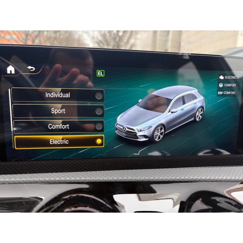 MERCEDES CLASSE A 250 e 8G-DCT AMG Line 1ere main suivie