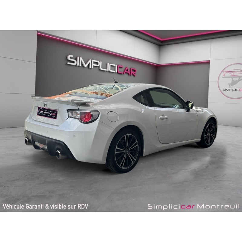 TOYOTA GT86 2.0 litres FA20 200 ch française suivi complet d'entretiens blanc nacré écran touch and go radar de recul...