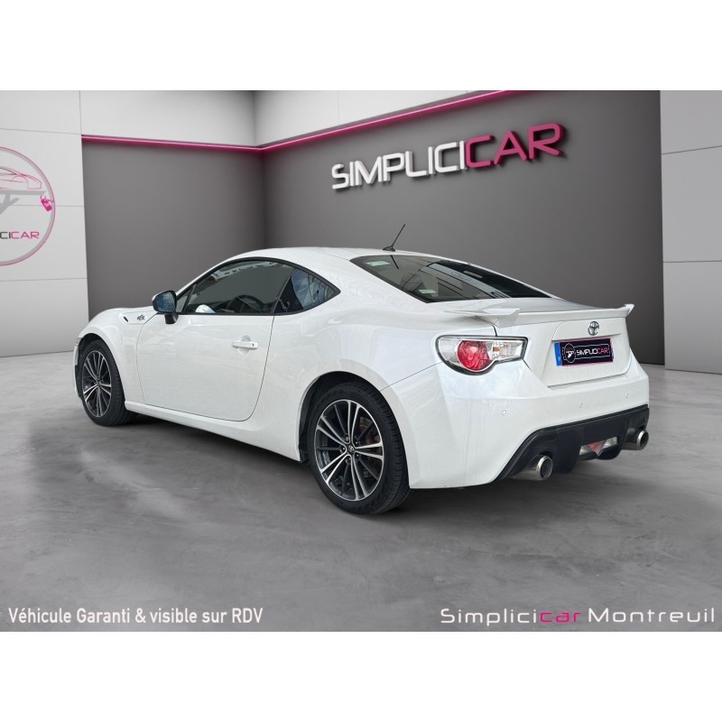 TOYOTA GT86 2.0 litres FA20 200 ch française suivi complet d'entretiens blanc nacré écran touch and go radar de recul...