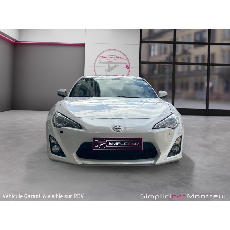 TOYOTA GT86 2.0 litres FA20 200 ch française suivi complet d'entretiens blanc nacré écran touch and go radar de recul...