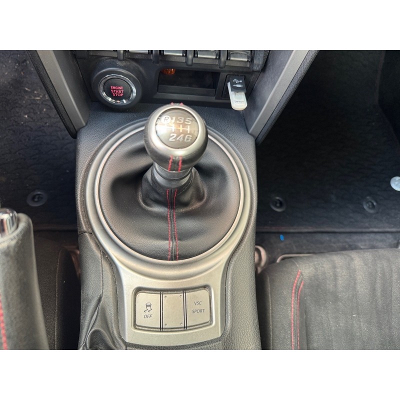 TOYOTA GT86 2.0 litres FA20 200 ch française suivi complet d'entretiens blanc nacré écran touch and go radar de recul...