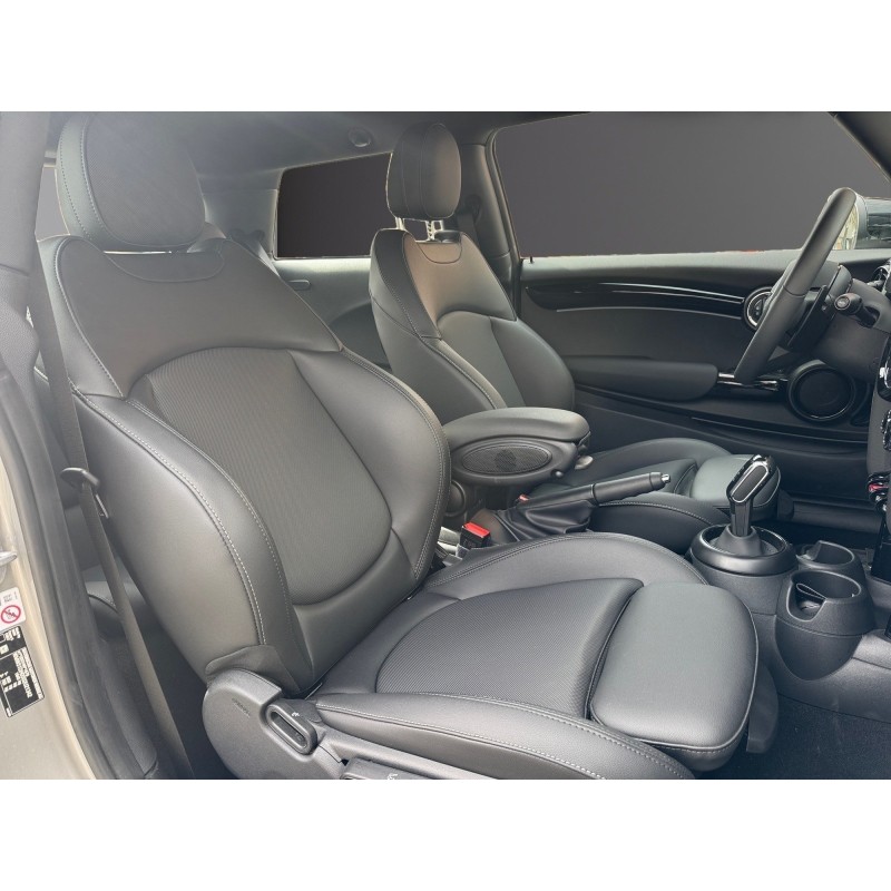 MINI HATCH 3 PORTES F56 LCI II Cooper S 178 ch BVA7 Finition JCW Contrat entretiens 4 ans ou 60 000 km Carplay Garantie 12 mois