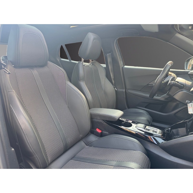 PEUGEOT 2008 PureTech 130 SS EAT8 GT Toit pano ouvrant Carplay Suivi Peugeot Garantie 12 mois