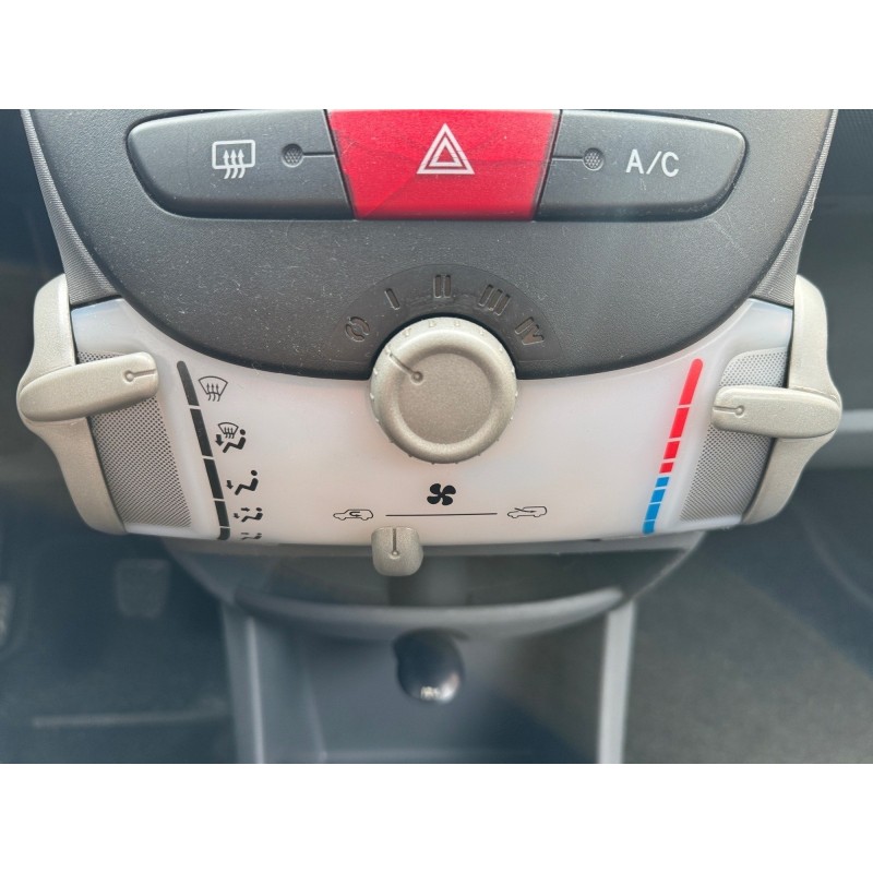 TOYOTA AYGO 1.0 VVT-i Les Bleus Suivis Complets Vitres électriques Garantie 12 mois