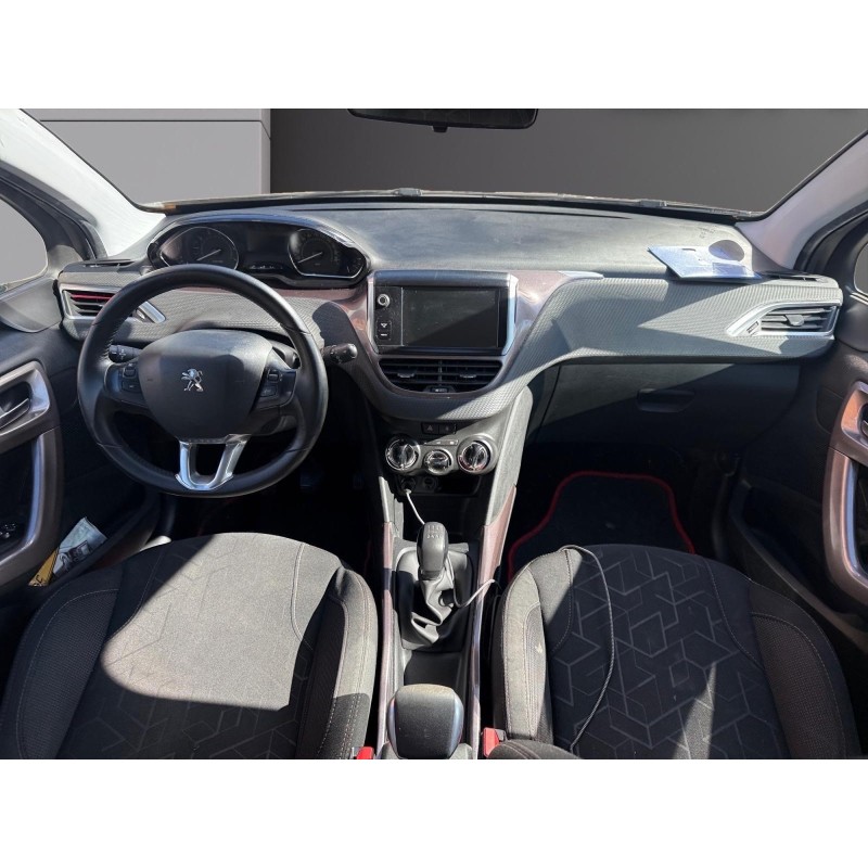 PEUGEOT 2008 1.2 VTi 82ch BVM5 Allure Entretien Complet Attelage Garantie 12 Mois