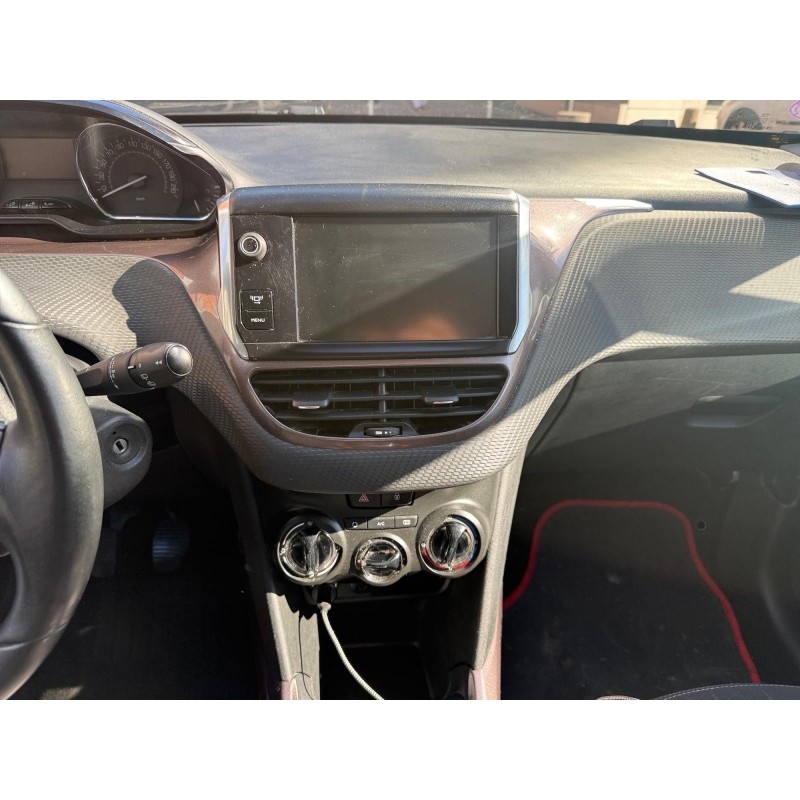 PEUGEOT 2008 1.2 VTi 82ch BVM5 Allure Entretien Complet Attelage Garantie 12 Mois