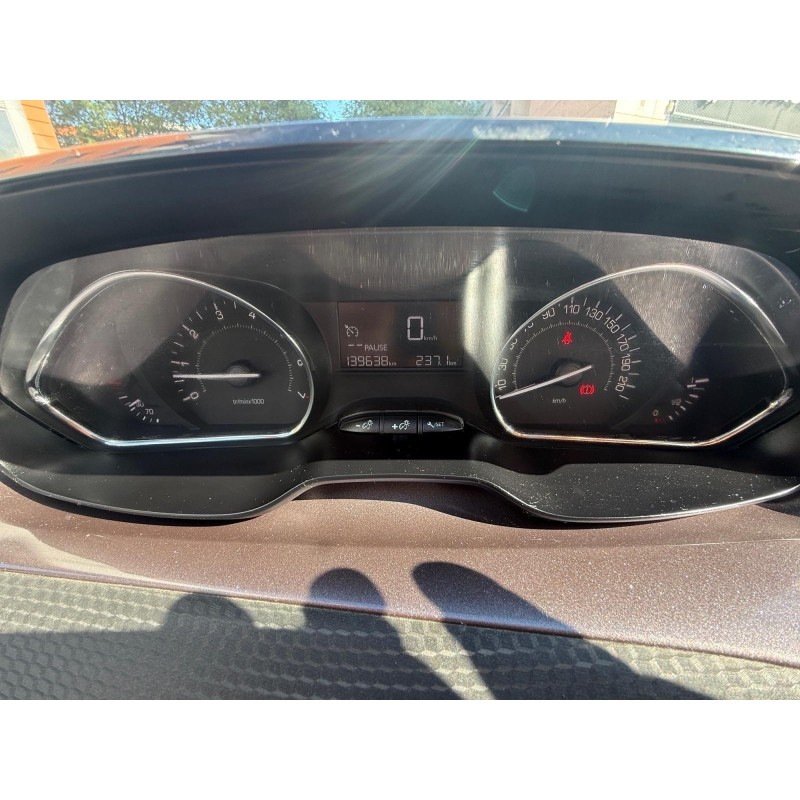 PEUGEOT 2008 1.2 VTi 82ch BVM5 Allure Entretien Complet Attelage Garantie 12 Mois