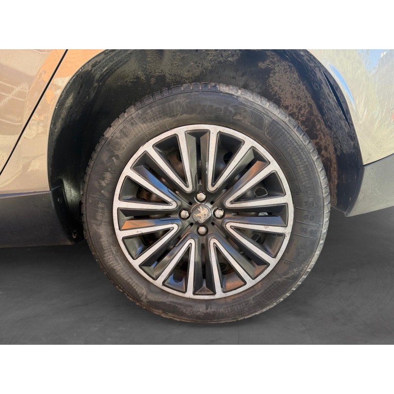 PEUGEOT 2008 1.2 VTi 82ch BVM5 Allure Entretien Complet Attelage Garantie 12 Mois